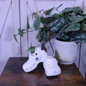 NWOT! Crocs Infant Baby Clogs White Dual Size C2/C3 (baby shoe size 2-3)